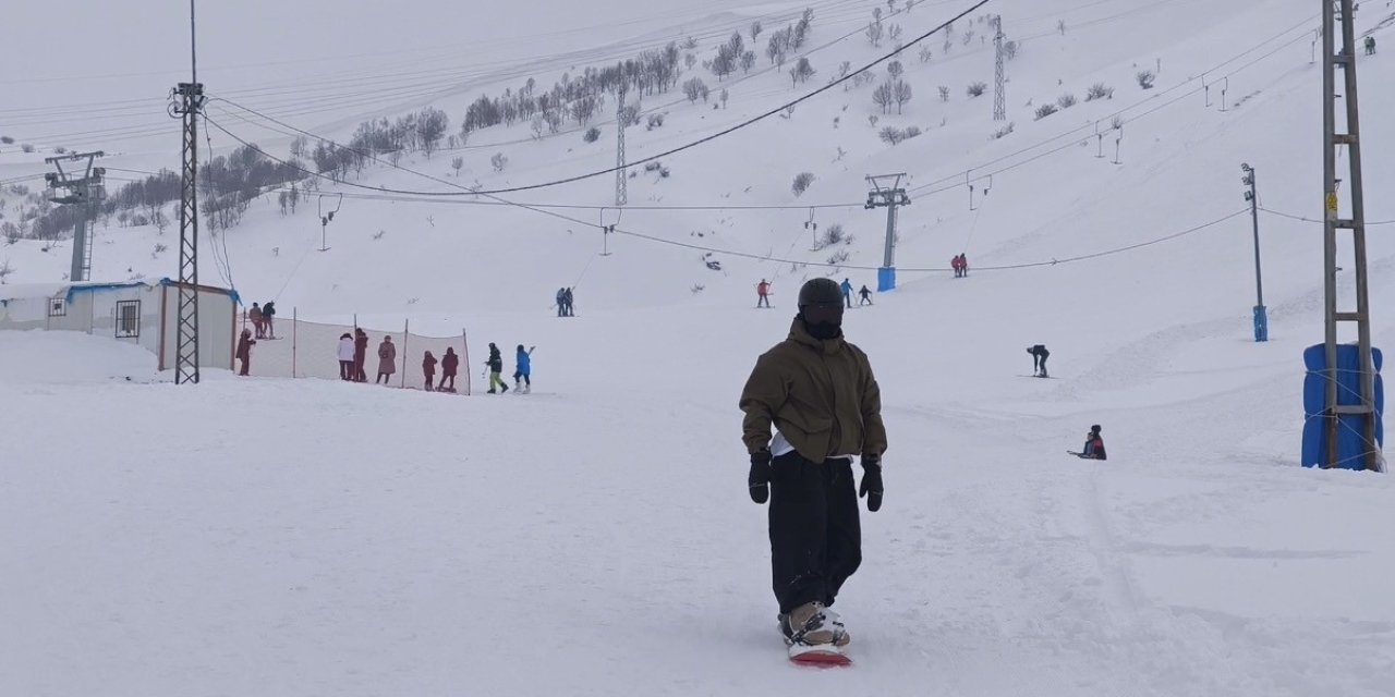 Bitlis’te kayak merkezine tatil akını