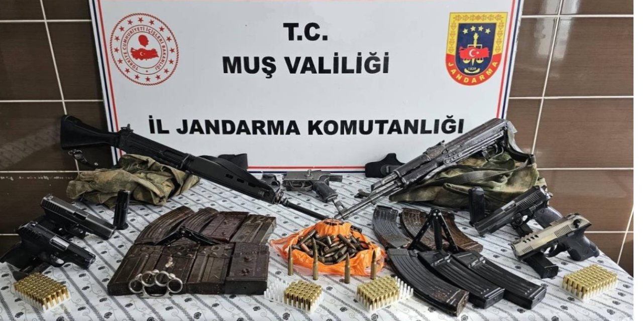 Malazgirt’te çok sayıda ruhsatsız silah ele geçirildi