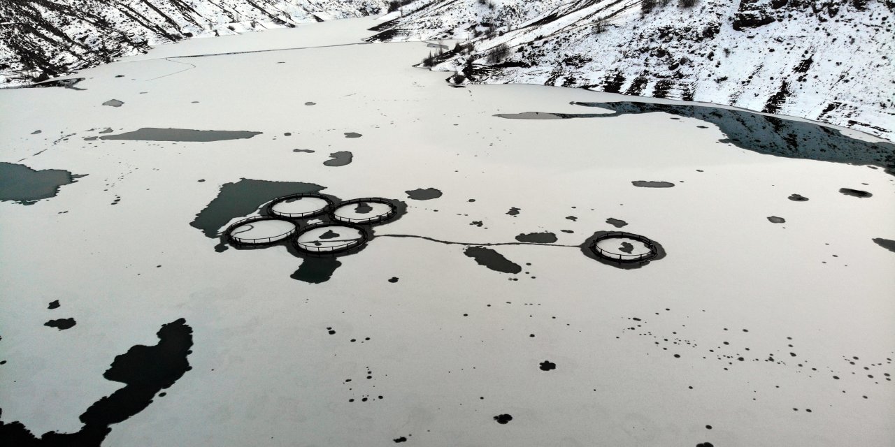 Erzincan’da eksi 20’de baraj dondu