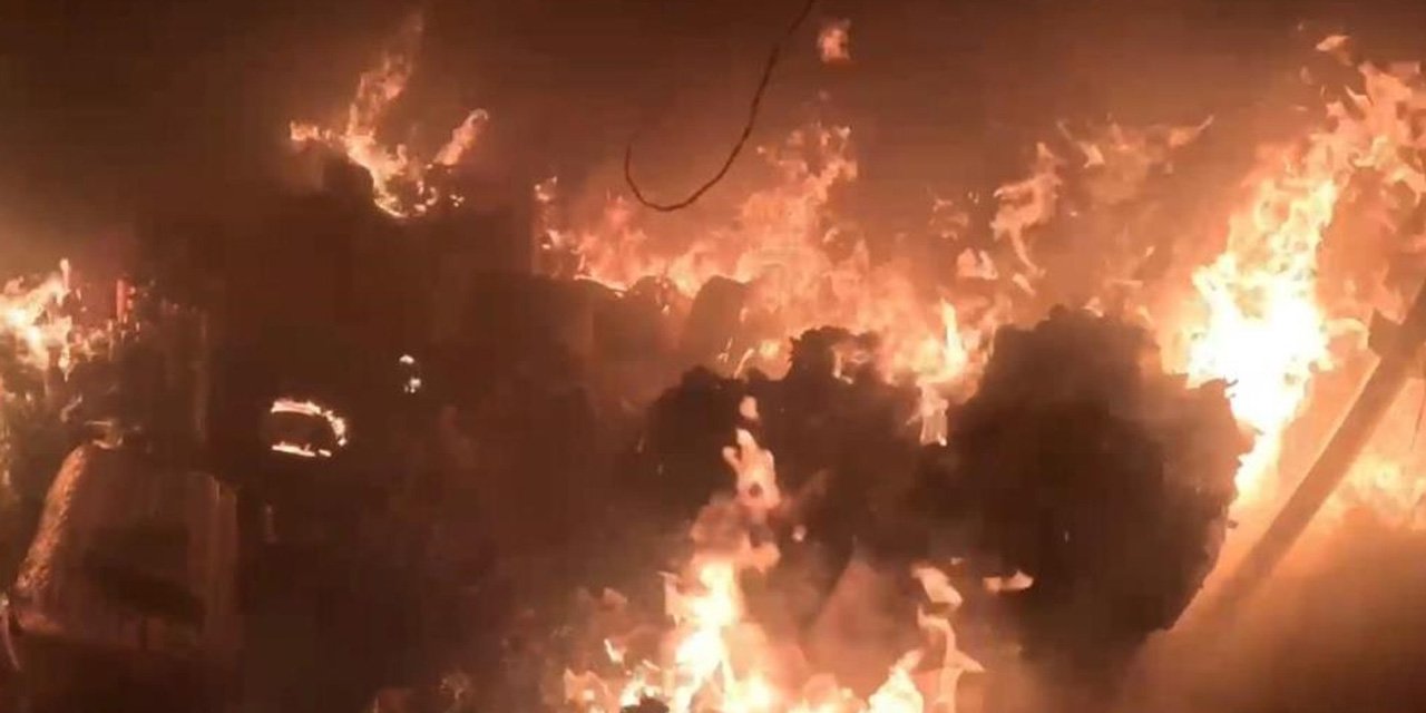 Diyarbakır’daki iş yeri yangını kameraya yansıdı