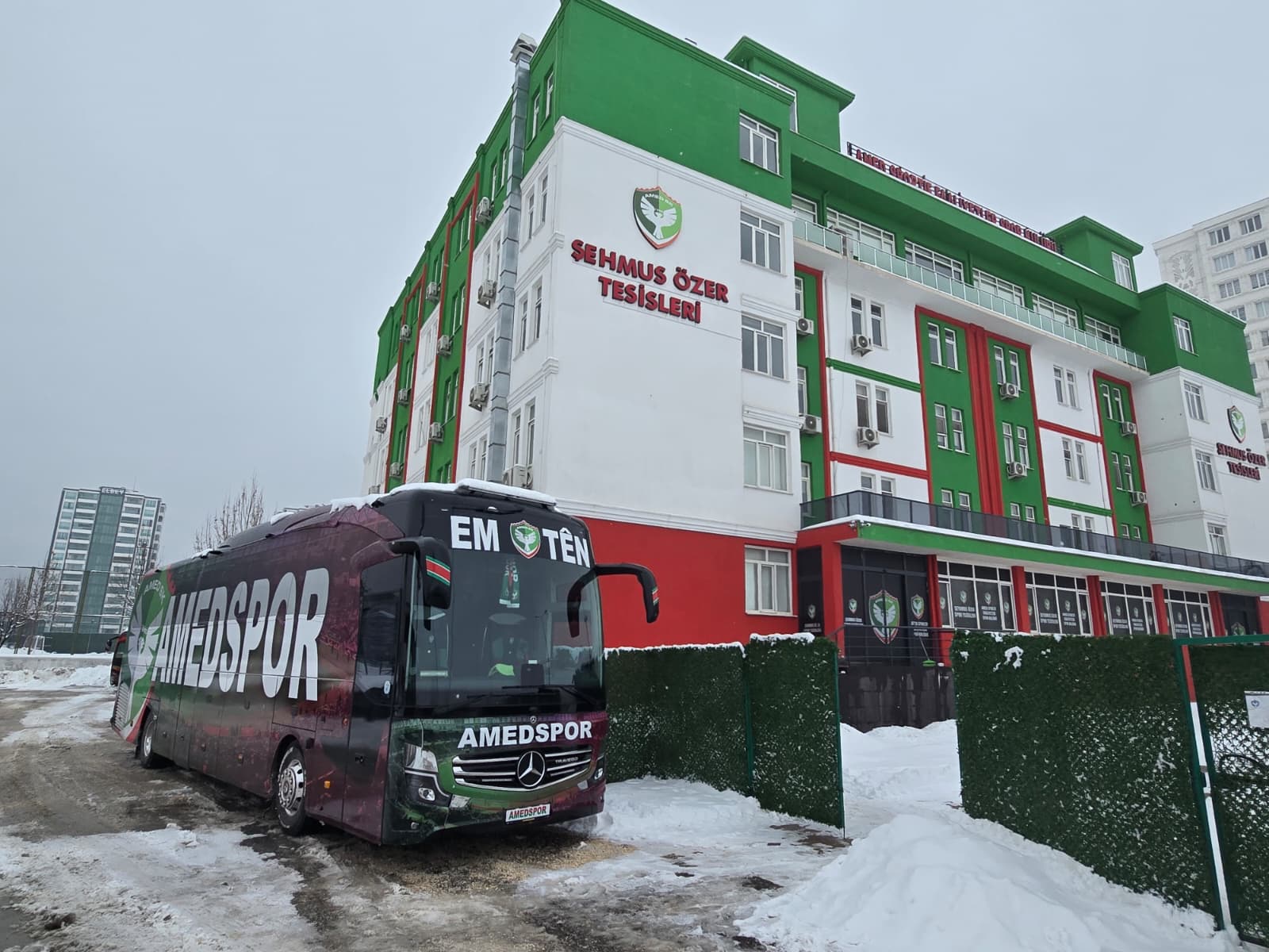 Amedspor zorlu yol ve hava şartlarında Sivas’a ulaştı