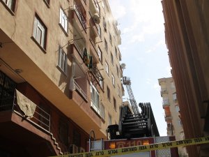 Yangın içerisini küle çevirdi