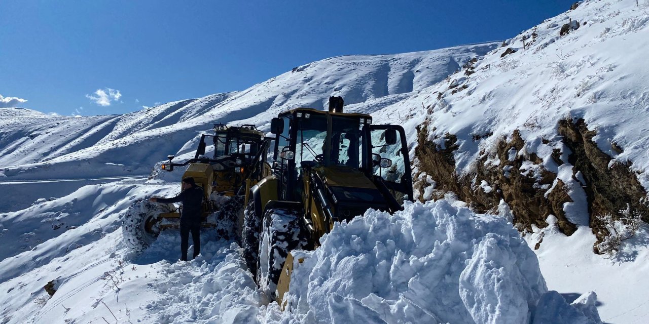 Batman’da kar hayatı felç etti: 500’den fazla yol kapalı