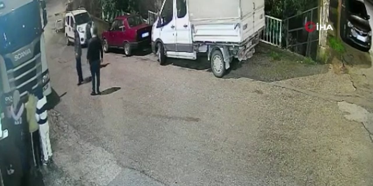 Arkadaşını telefonla çağırdı, 5 yerinden bıçakladı