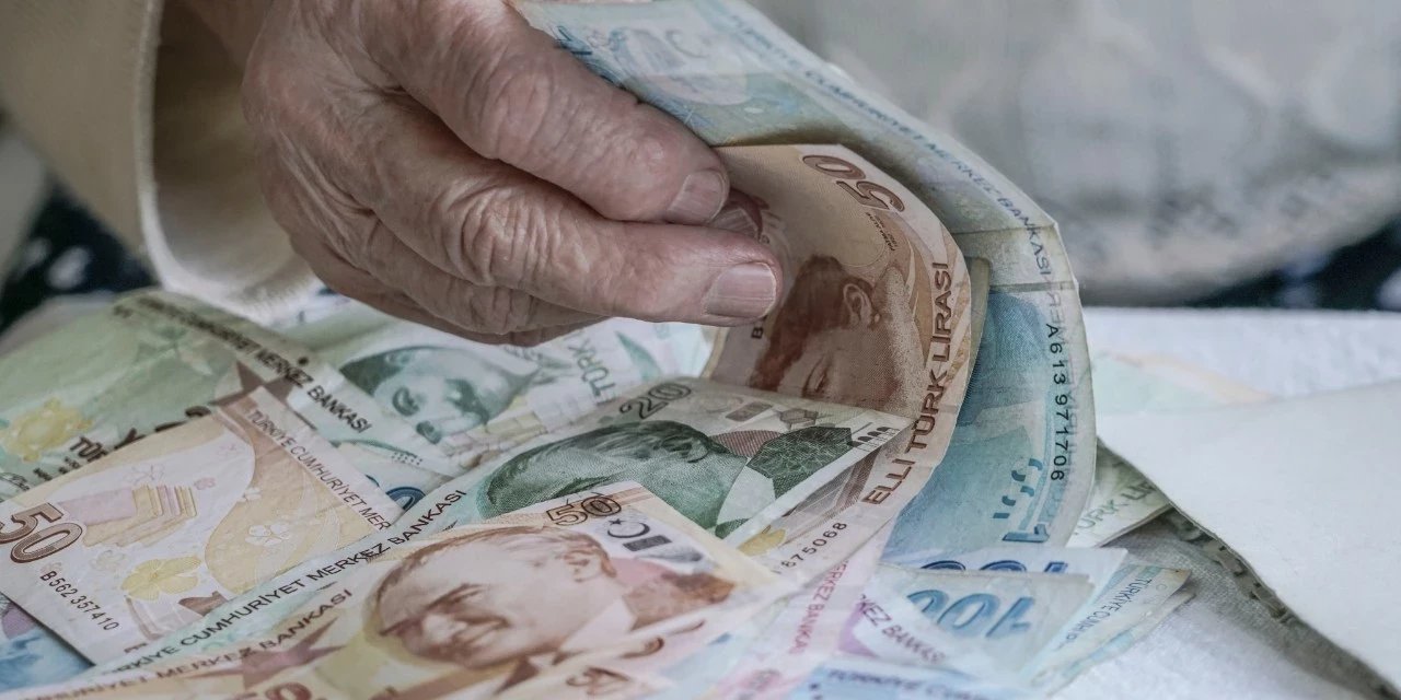 Emeklilerin bayram ikramiyesi ödeme tarihi netleşti