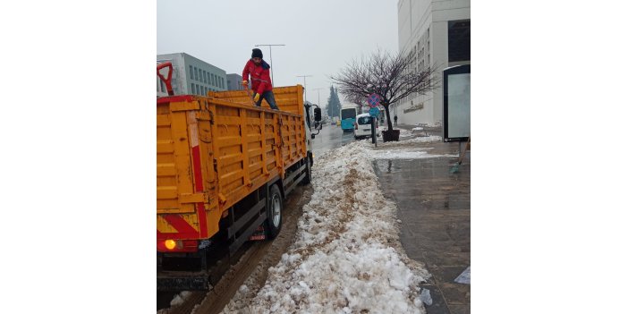 Kahramanmaraş’ta karla mücadele sürüyor
