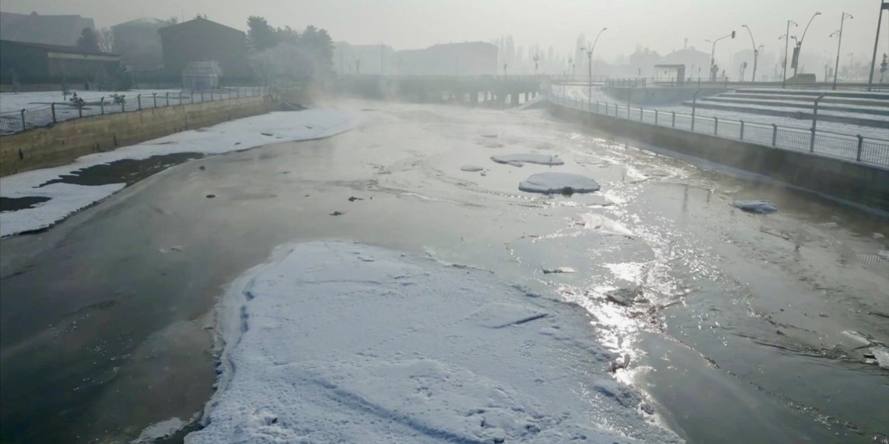 Ağrı’da soğuk hava etkisini artırdı