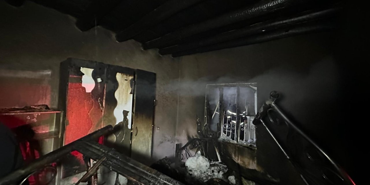 Hakkari’de ev yangını: 4 çocuk dumandan etkilendi