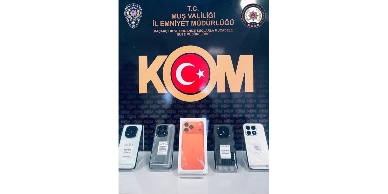 Kargo paketinden 5 kaçak telefon ele geçirildi