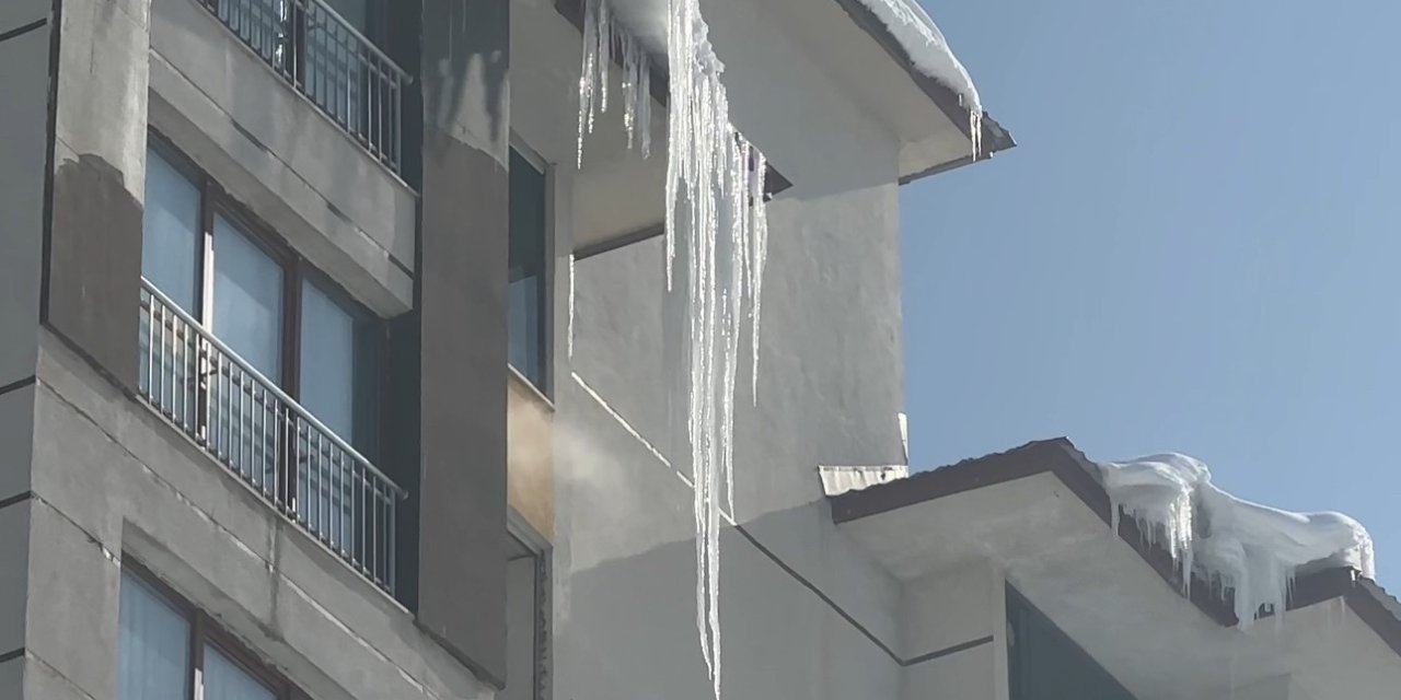 Dondurucu soğuk Yüksekova’yı esir aldı