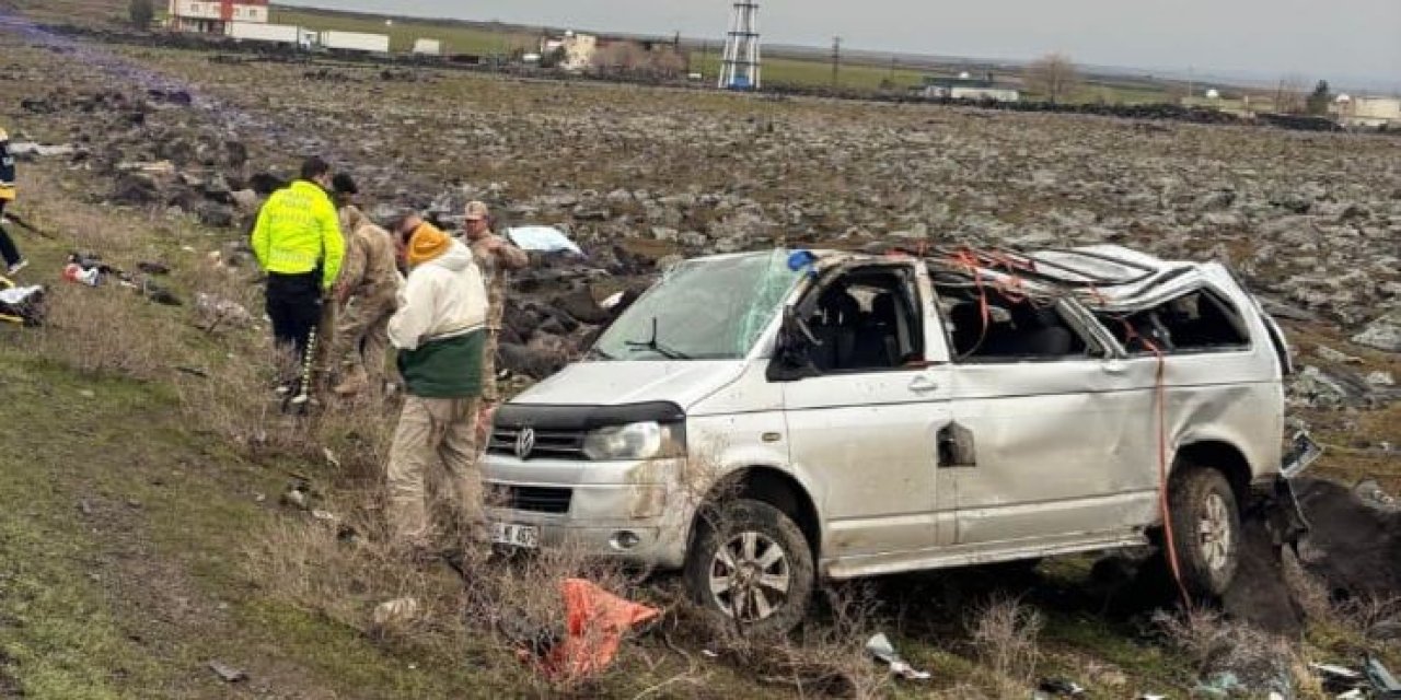Turistleri taşıyan araç devrildi: 2 ölü, 6 yaralı