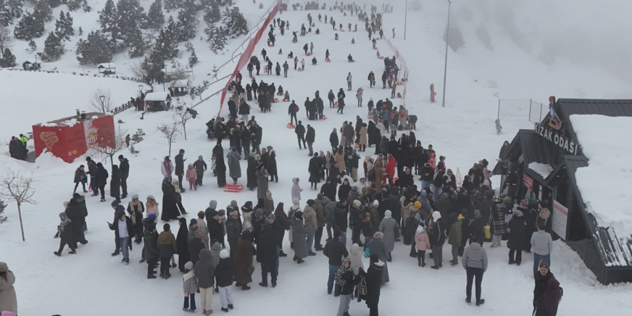 Erzincan'da kayak merkezleri ziyaretçi akınına uğradı