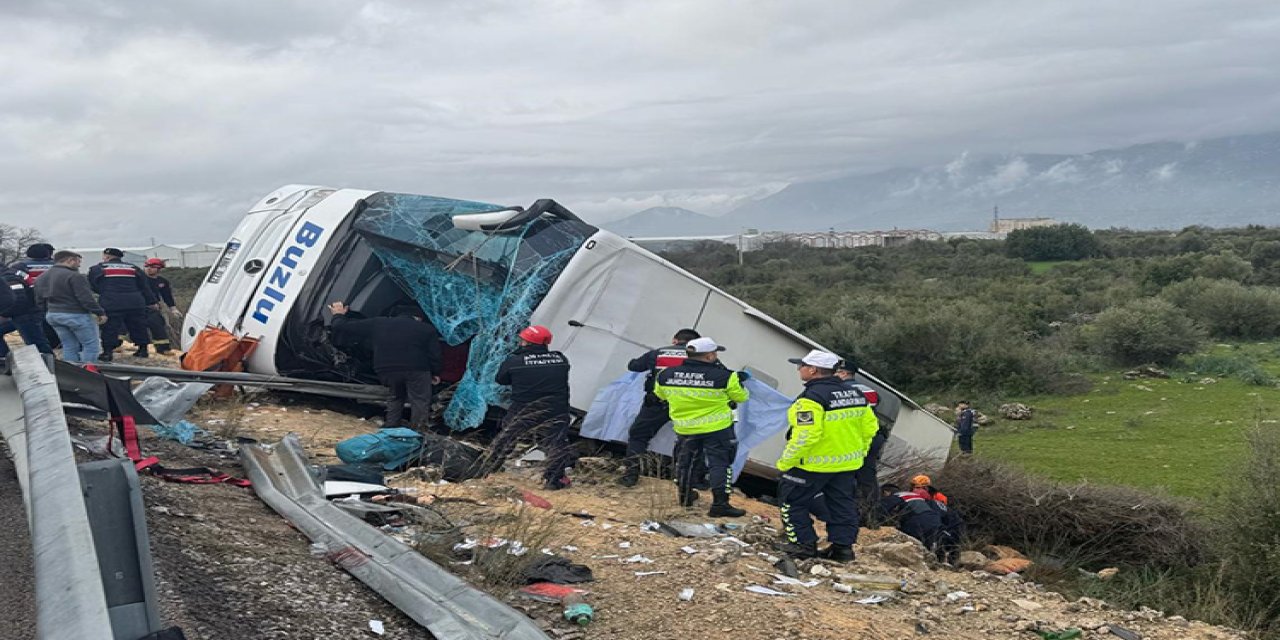Antalya'da otobüs devrildi: 8 ölü, 26 yaralı
