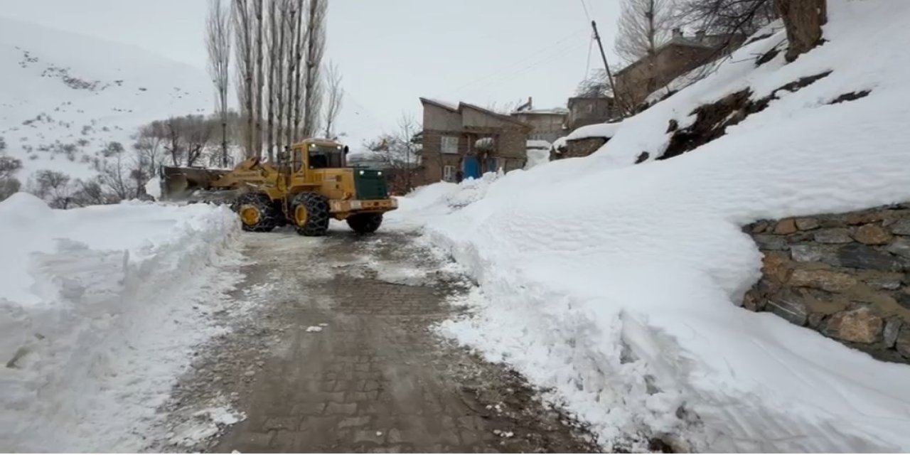 Van’da 78 yerleşim yerinin yolu kapandı