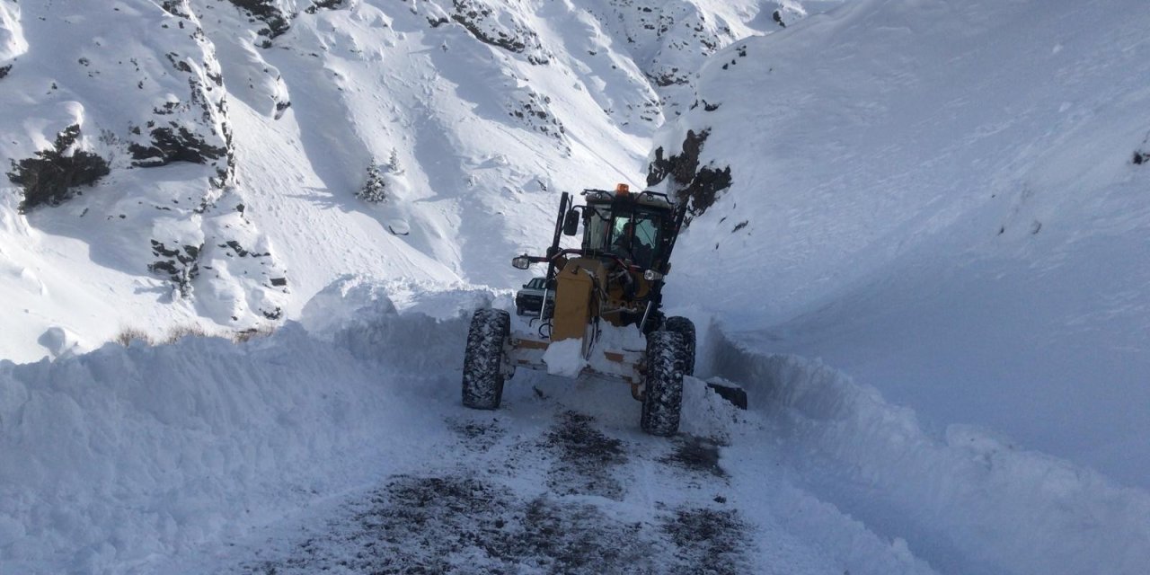 Erzincan'da köy yolları ulaşıma açılıyor