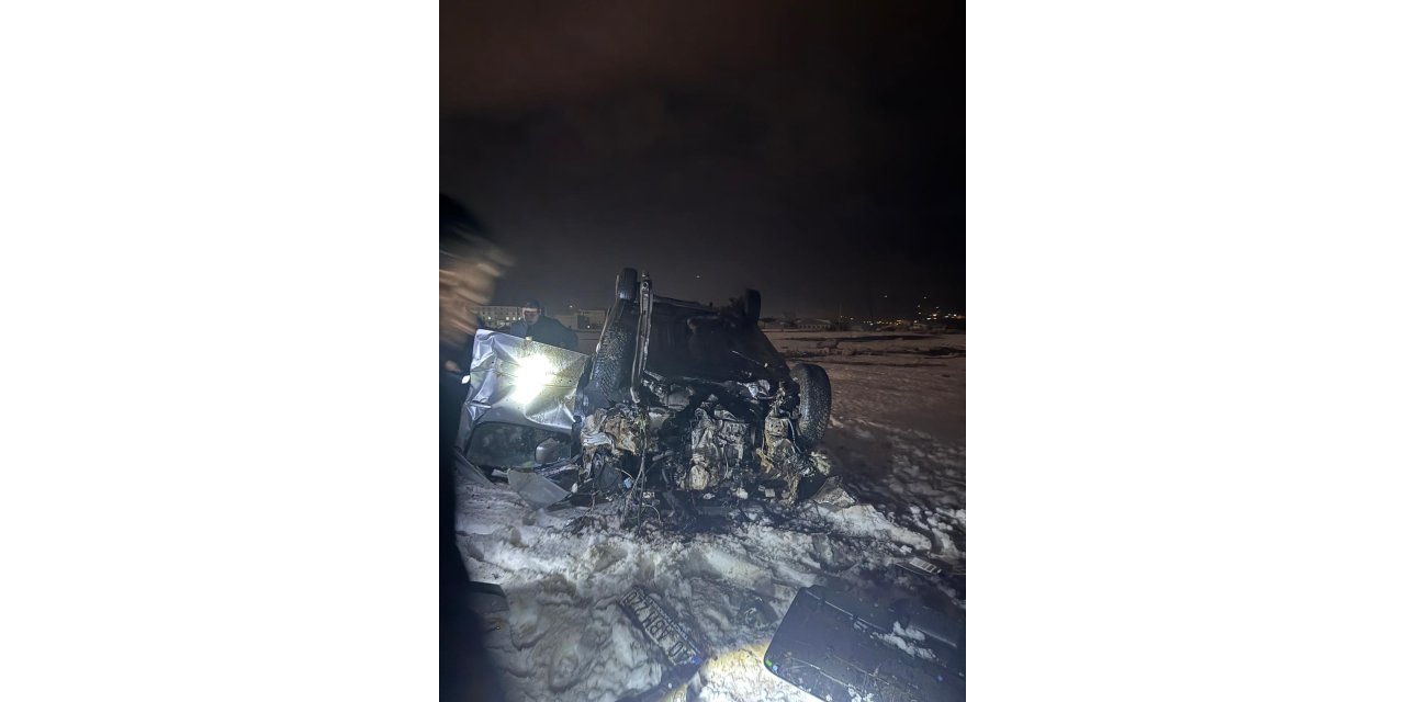 Takla atan araç hurdaya döndü