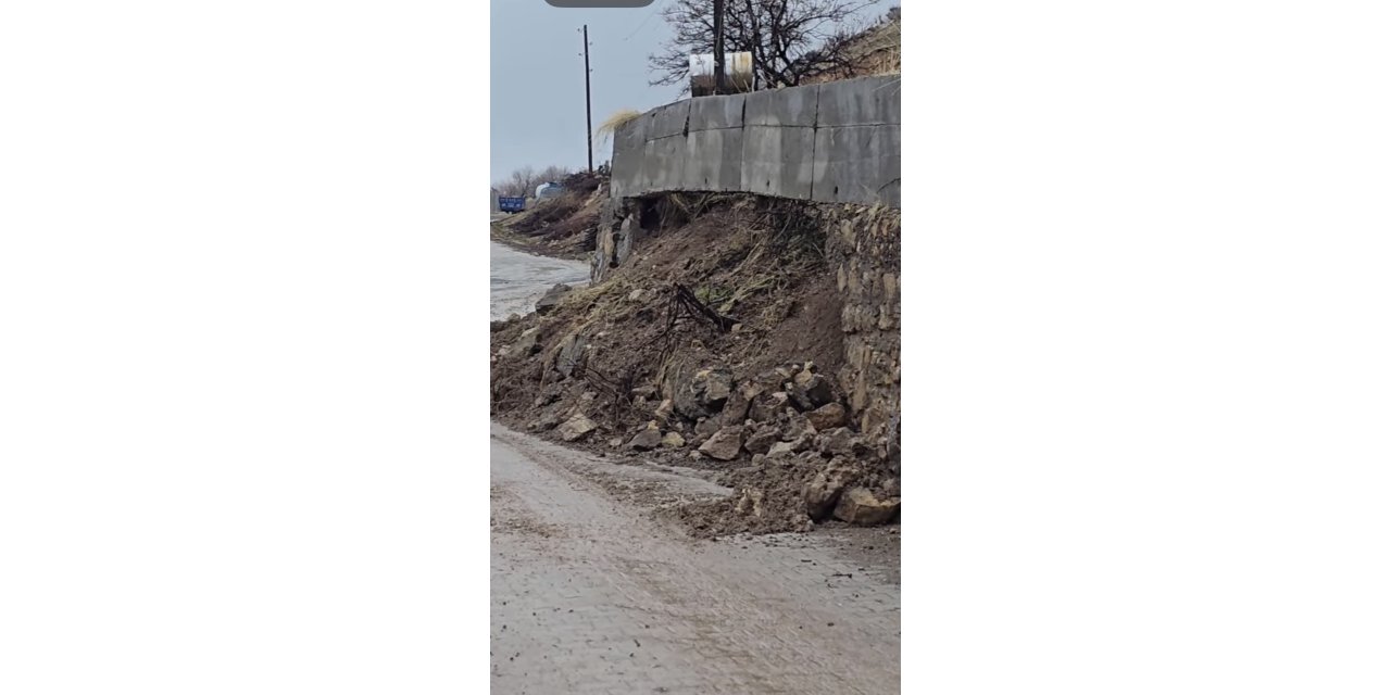 Sağanak yağış istinat duvarını çökertti