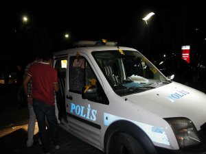 Polis otosu tarandı  3 Polis Yaralı