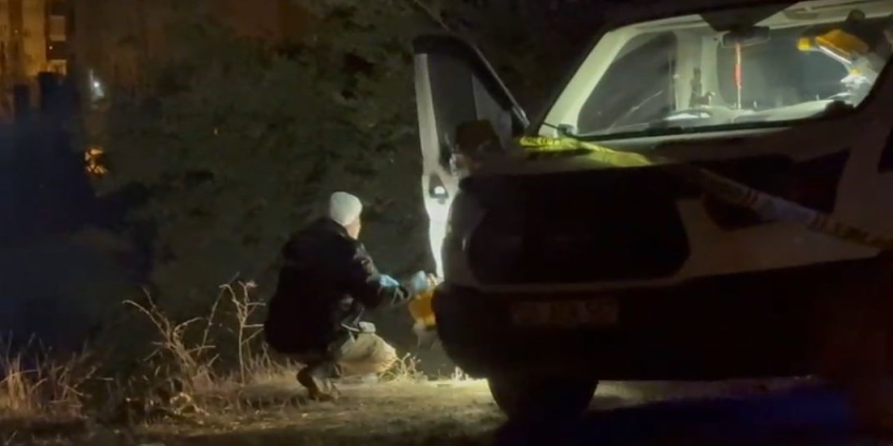 Araçta erkek cesedi bulundu