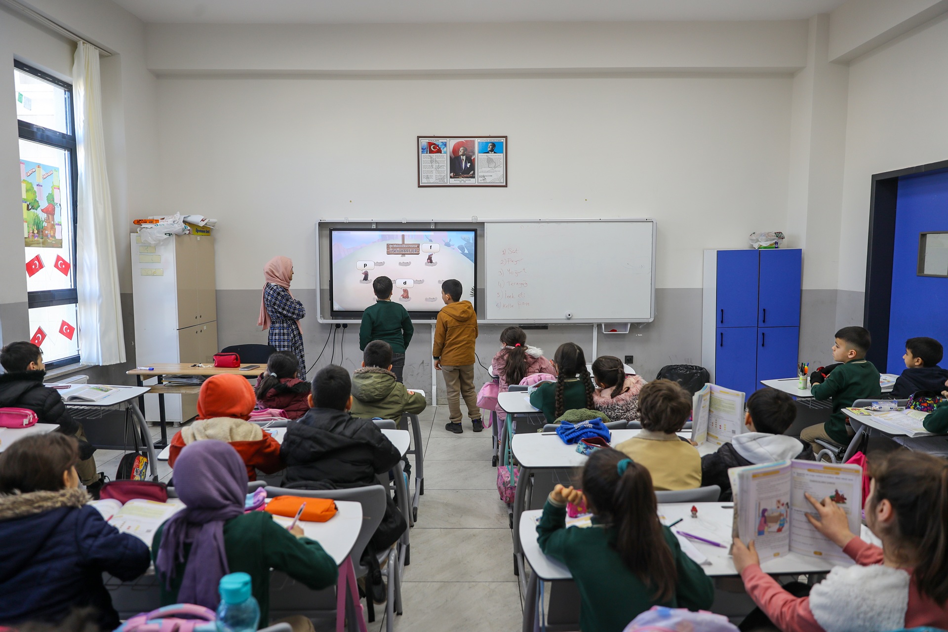 Diyarbakır'da depremlerin ardından 76 okul eğitime kazandırıldı