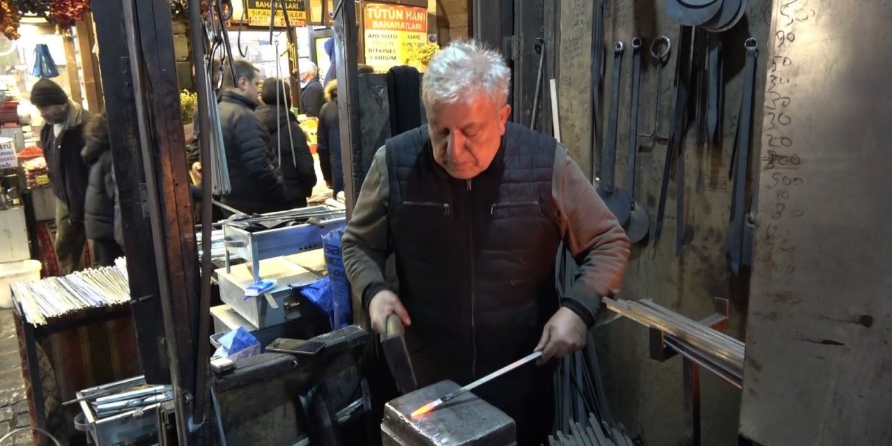 Baba mesleğini 60 yıldır bırakmadı