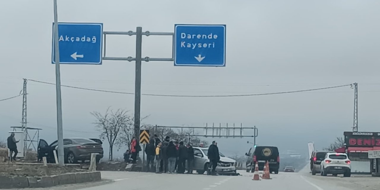 Malatya'da iki otomobil çarpıştı: 4 yaralı