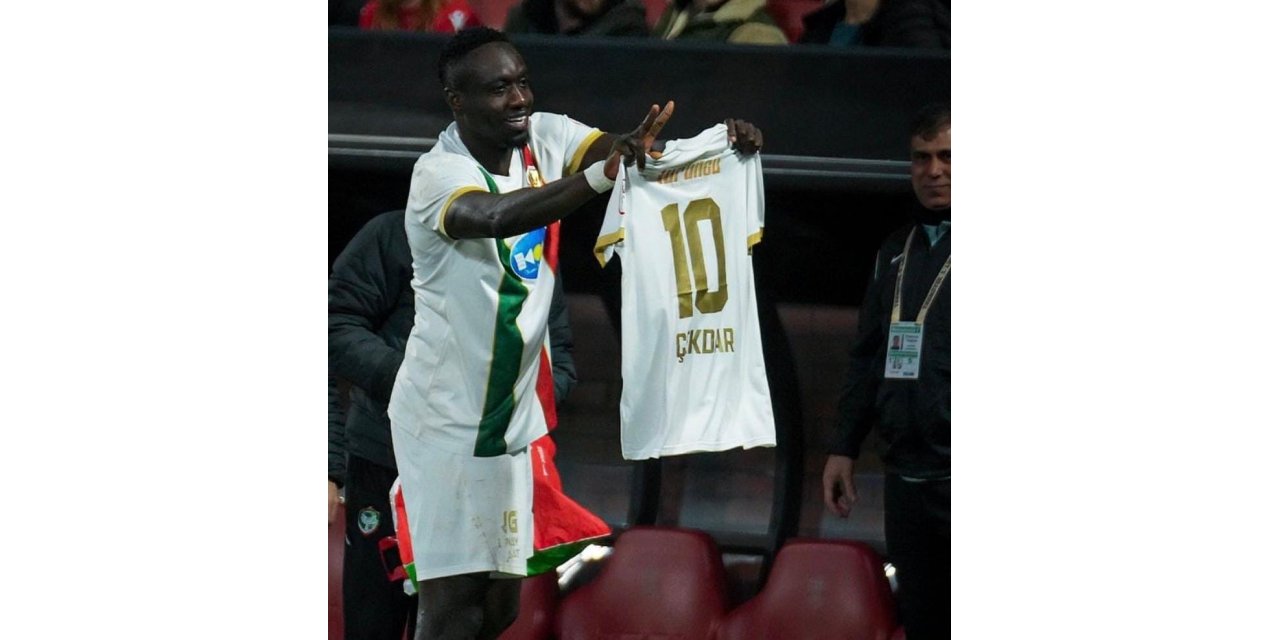 Amedspor'un "King Kong"u Gol Sevinci Çekdar Orhan'la Paylaştı