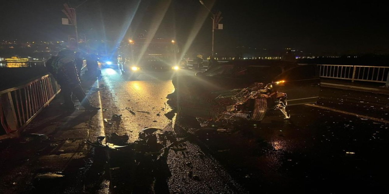 İki otomobil çarpıştı: 2 yaralı