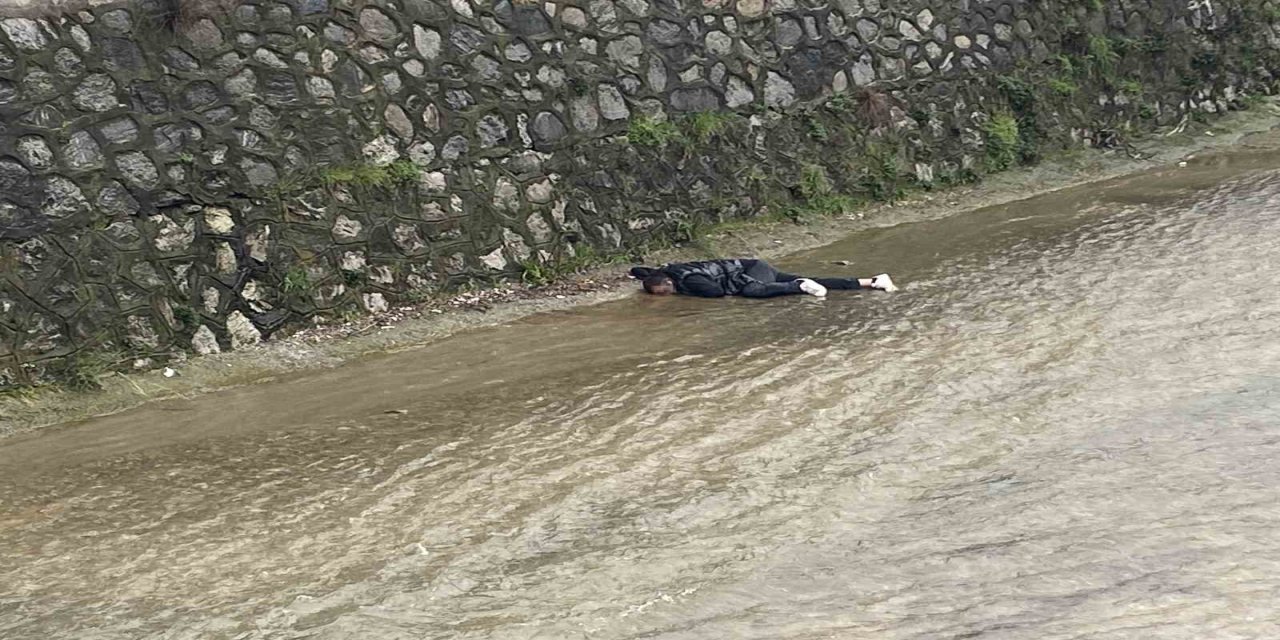 Dereye düşen genç kalp masajıyla hayata döndürüldü