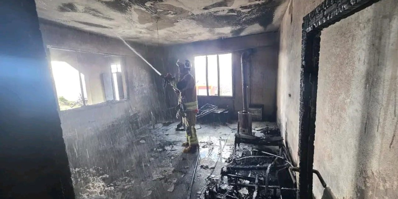 Müstakil evde yangın: 3 kişi dumandan etkilendi