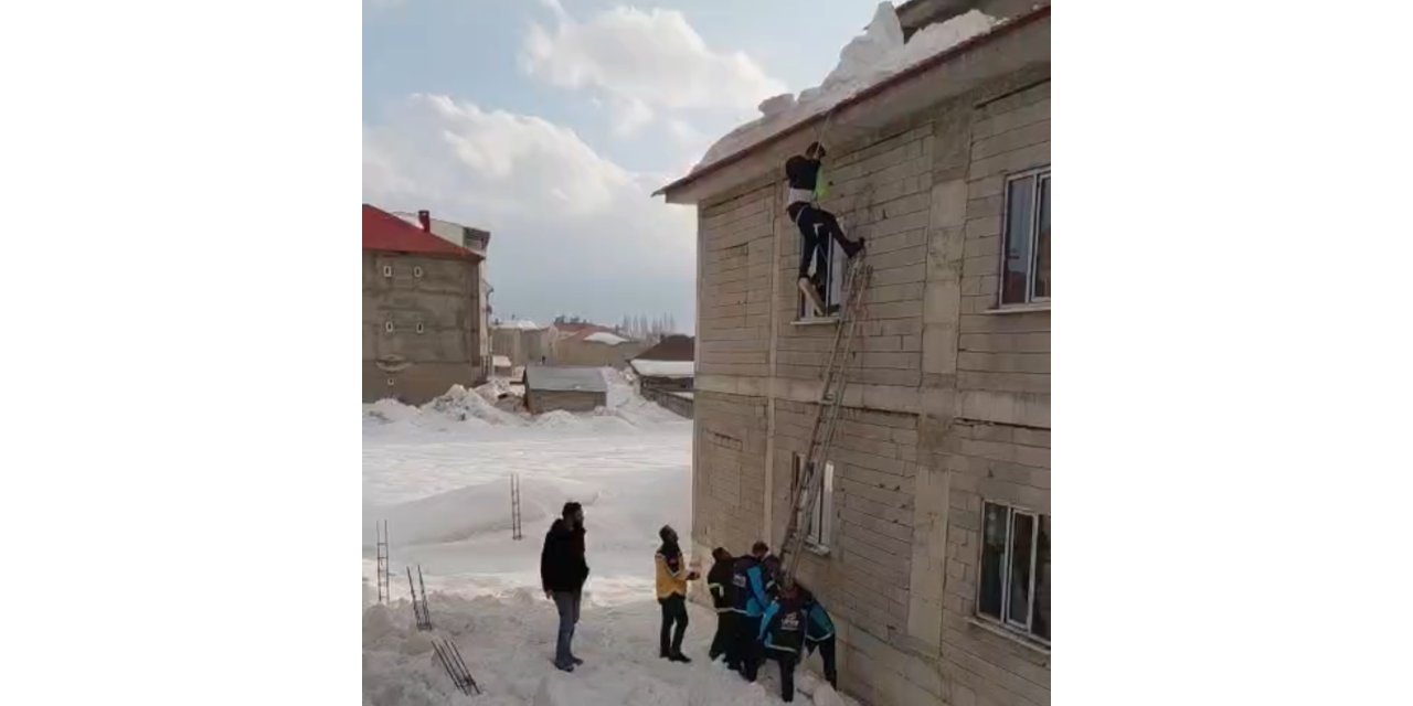 Kar temizliği az kalsın faciaya dönüşüyordu