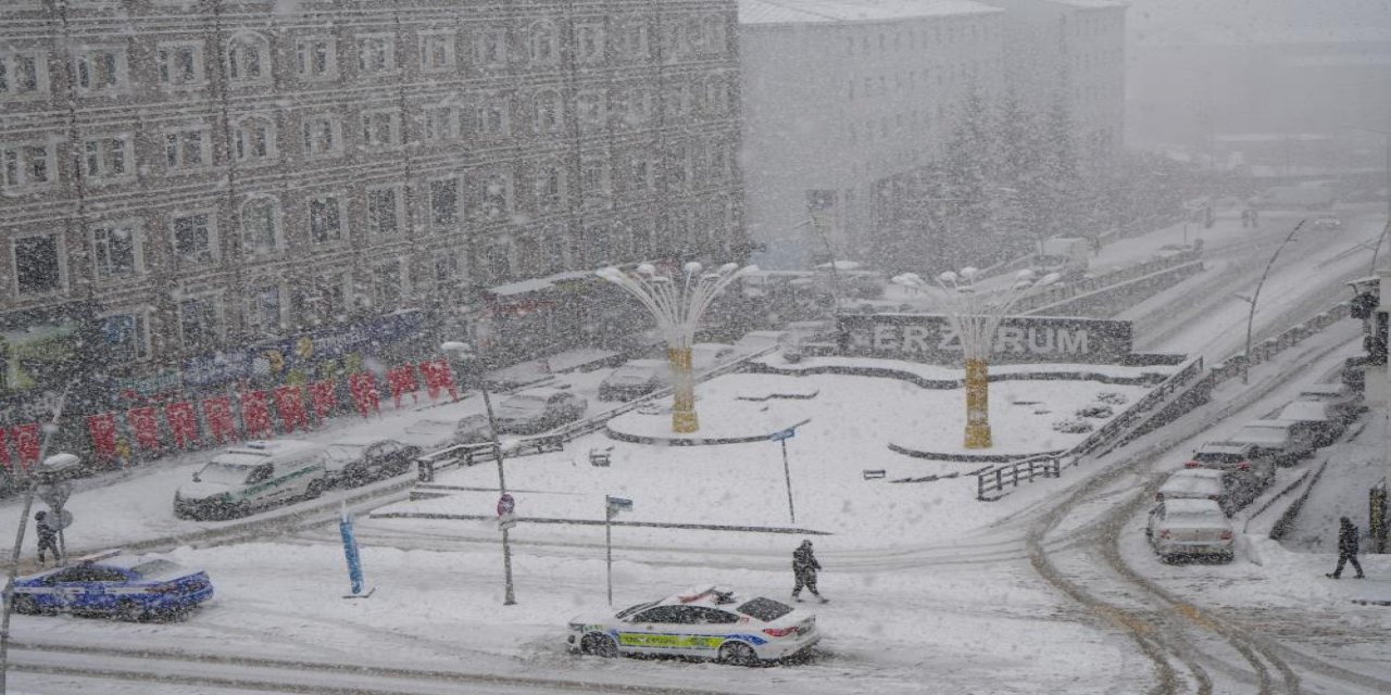 Erzurum'da kar sebebiyle 312 köyün yolu kapalı