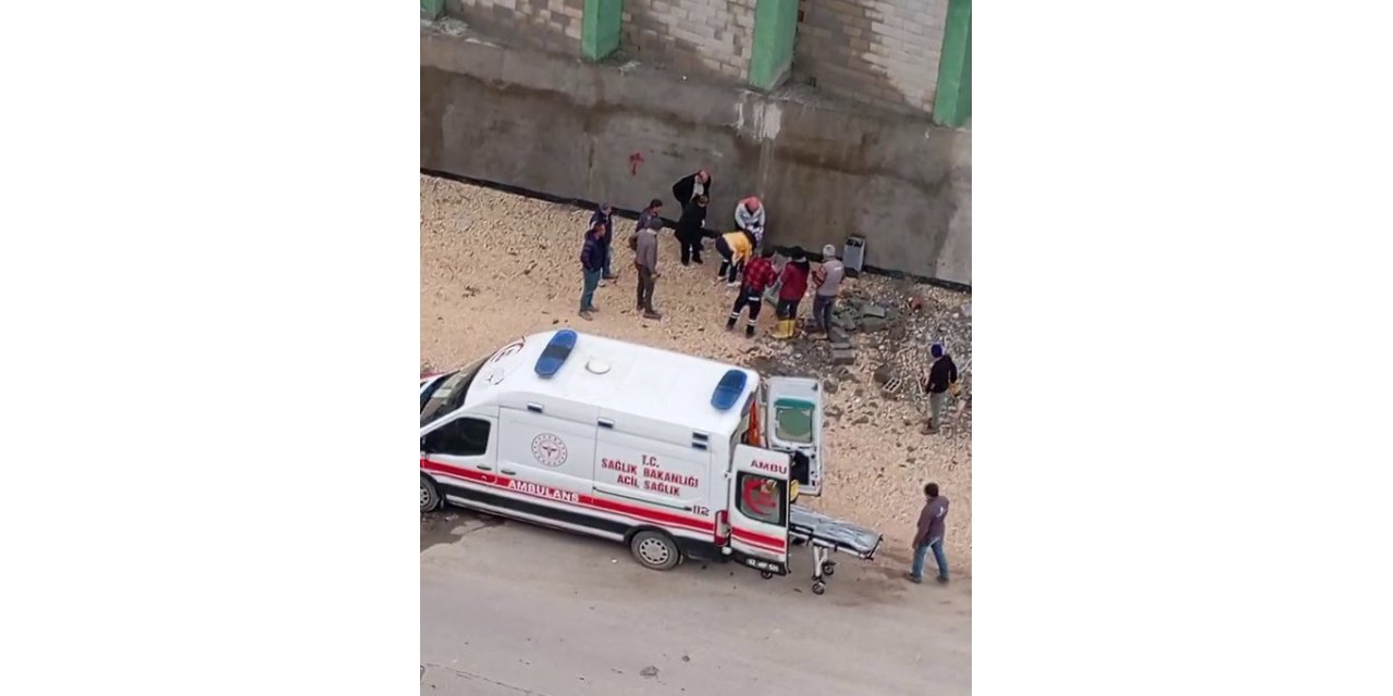 İnşaattan düşen işçi ağır yaralandı
