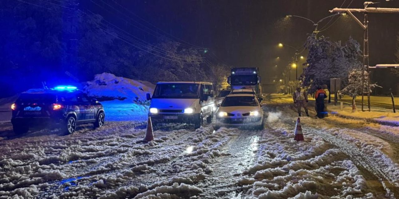 Muş-Bingöl kara yolunda mahsur kalan 80 kişi kurtarıldı