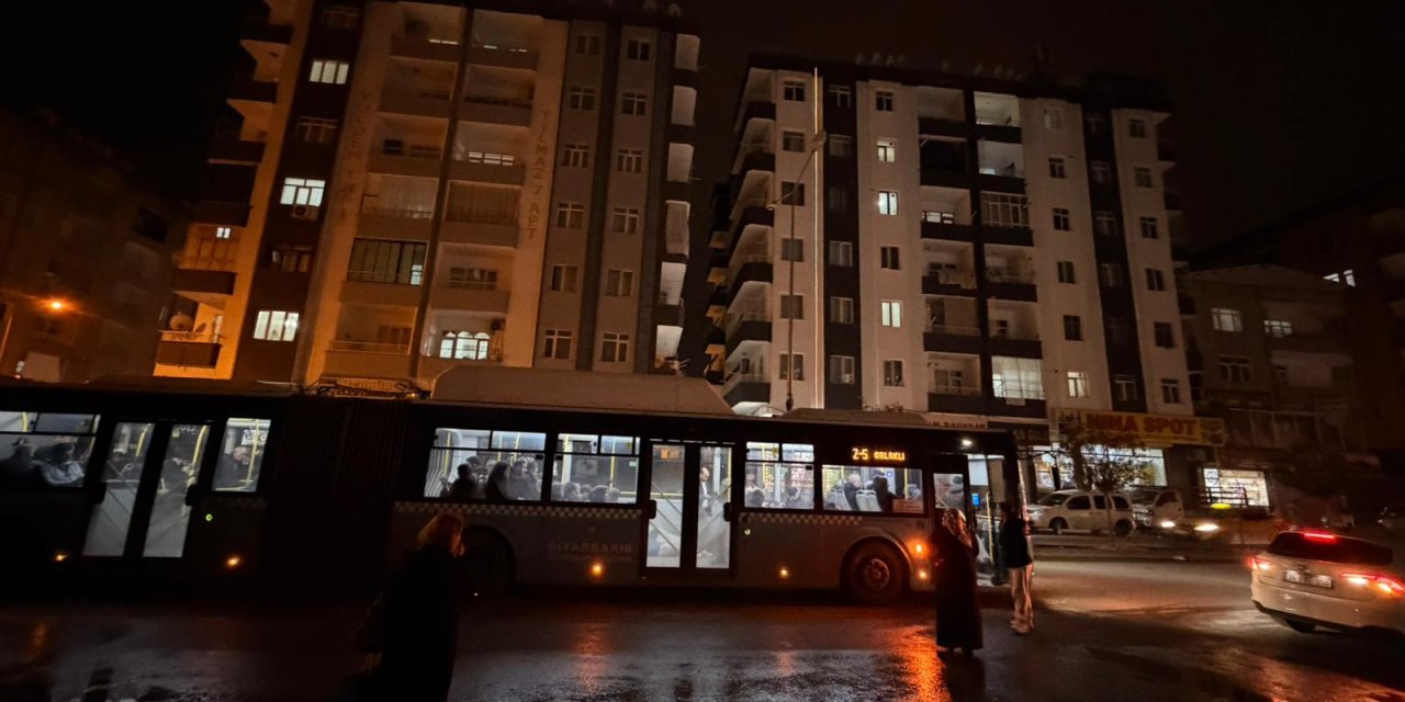 Diyarbakır'da vatandaşlardan karanlık cadde tepkisi