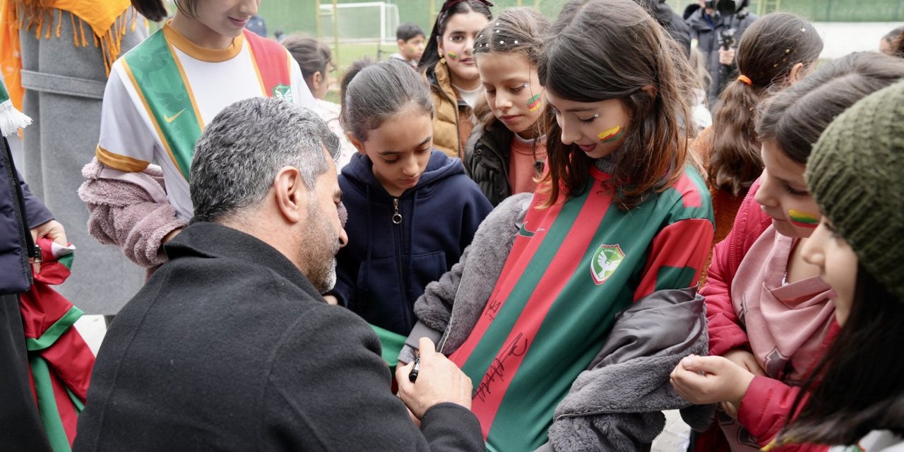 Amedspor Başkanı Nahit Eren’den öğrencilere anlamlı jest
