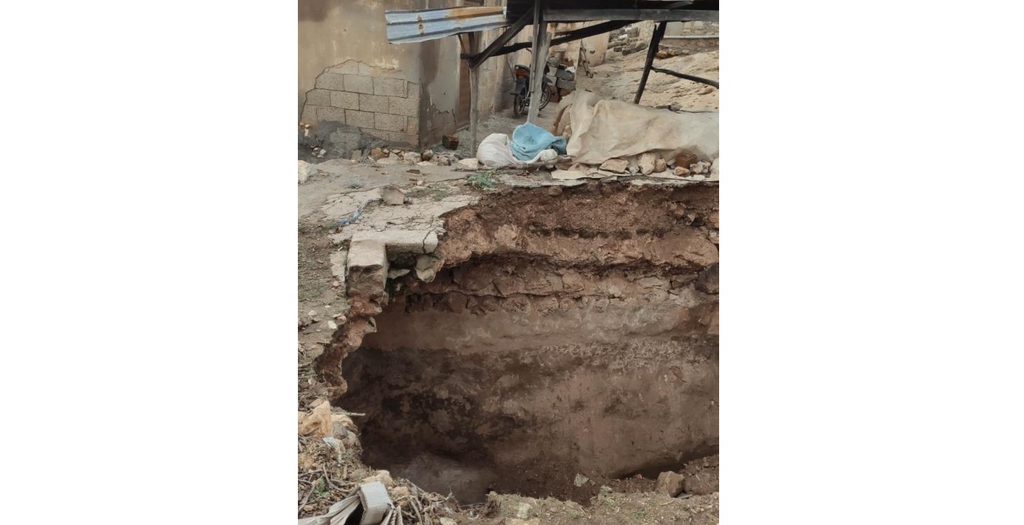 Yağışların ardından toprak çökmesi meydana geldi