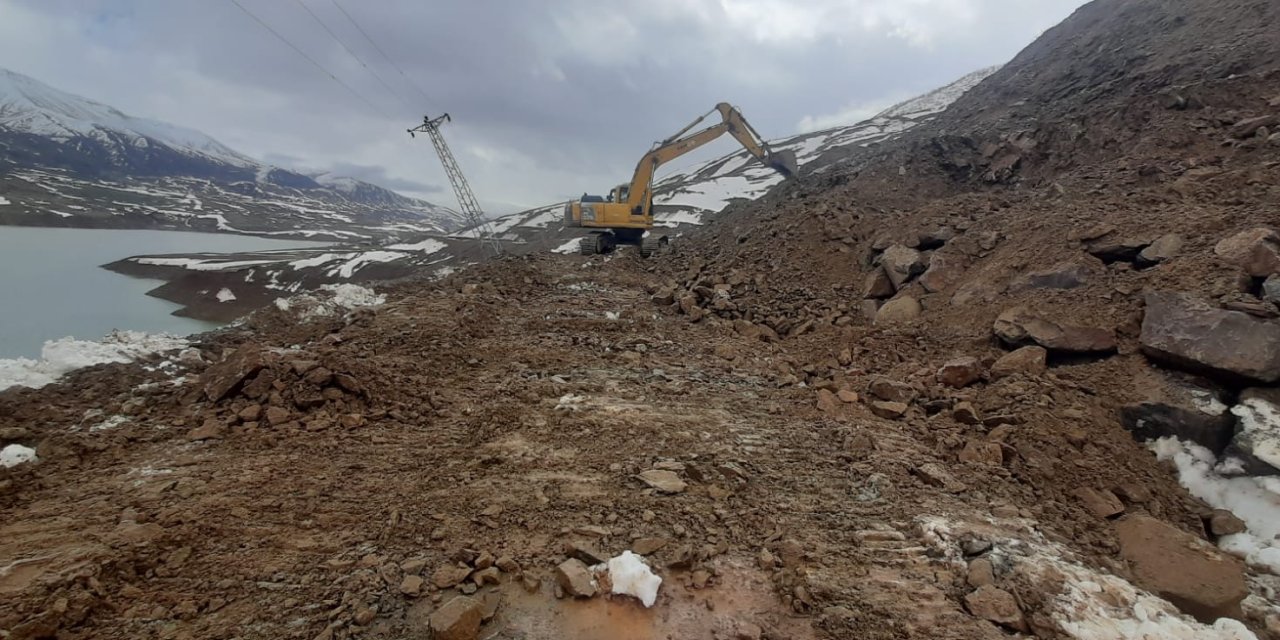 Bingöl’de heyelan: 4 köy yolu kapandı
