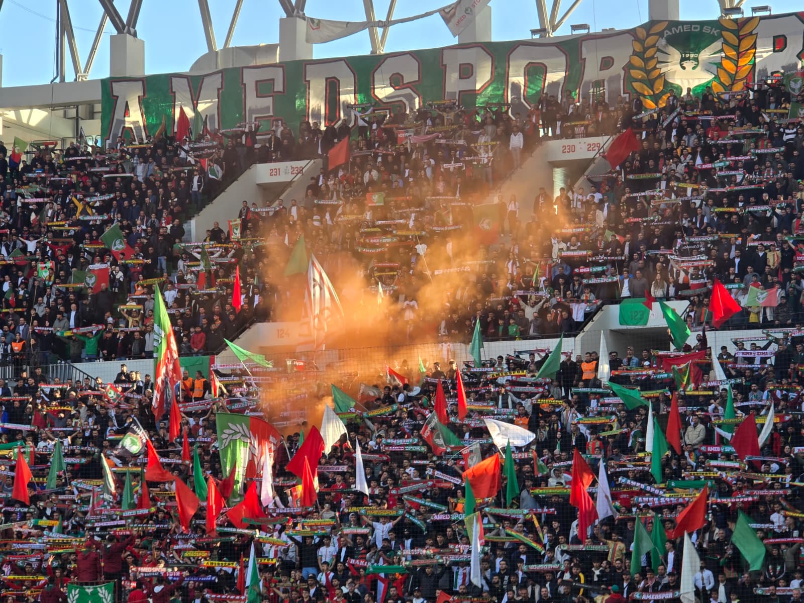 Amedspor tribünleri yaktı: 21. dakikada görsel şölen!