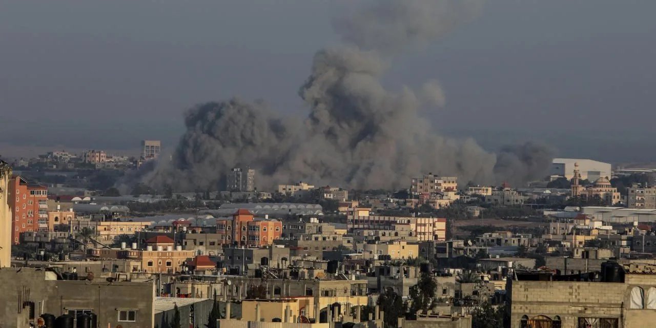 Barış konseyi öncesi Gazze’ye bomba yağdı