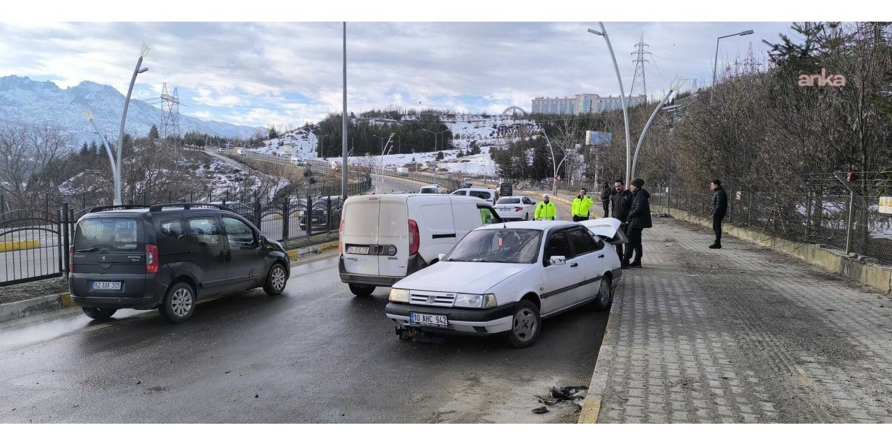 Beş araç birbirine girdi: 2 yaralı