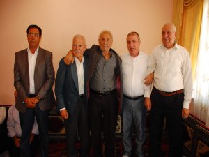 36 yıldır husumetli olan aileler barış yemeğinde bir araya geldi