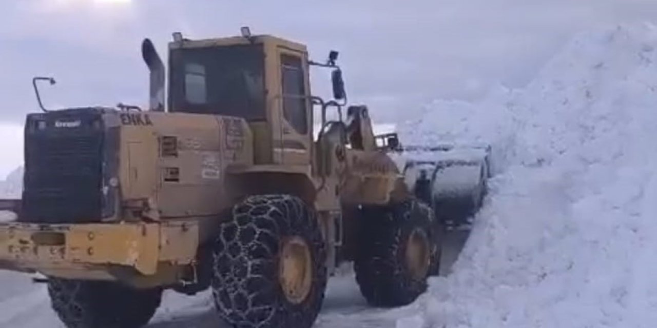 Bitlis’te yol açma  çalışmaları sürüyor