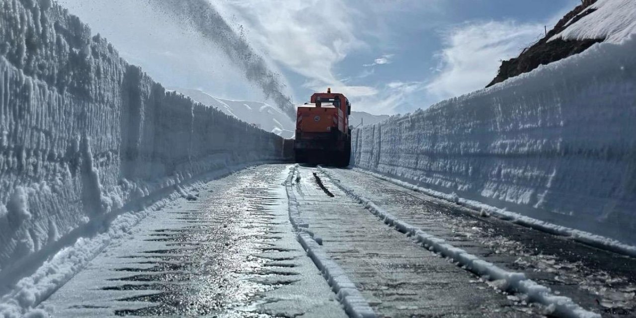 Şırnak’ta 70 gündür kapalı yolunda çalışma başladı
