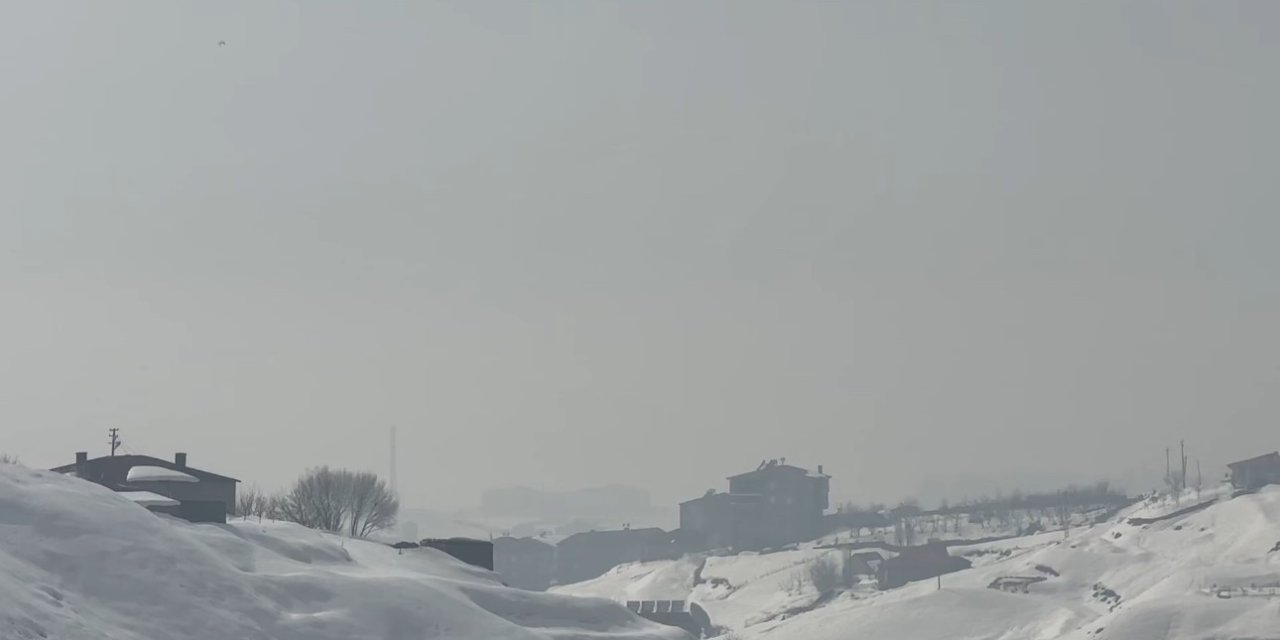 Yüksekova'da uçak seferlerine sis engeli