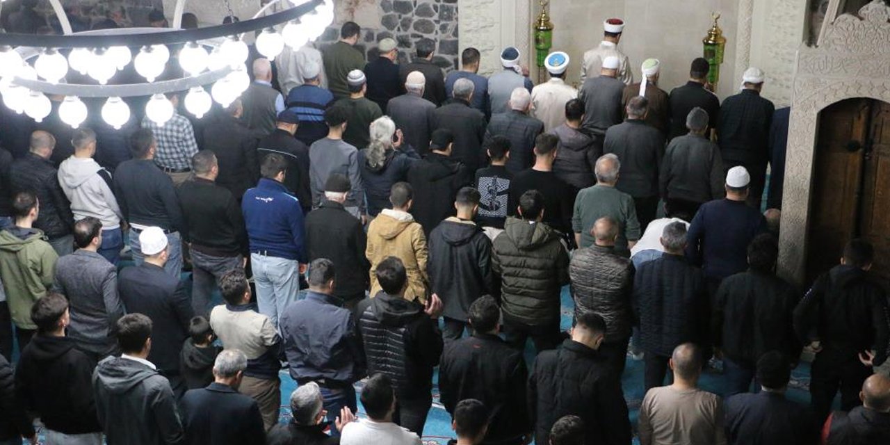 Diyarbakır'da ilk teravih namazı kılındı