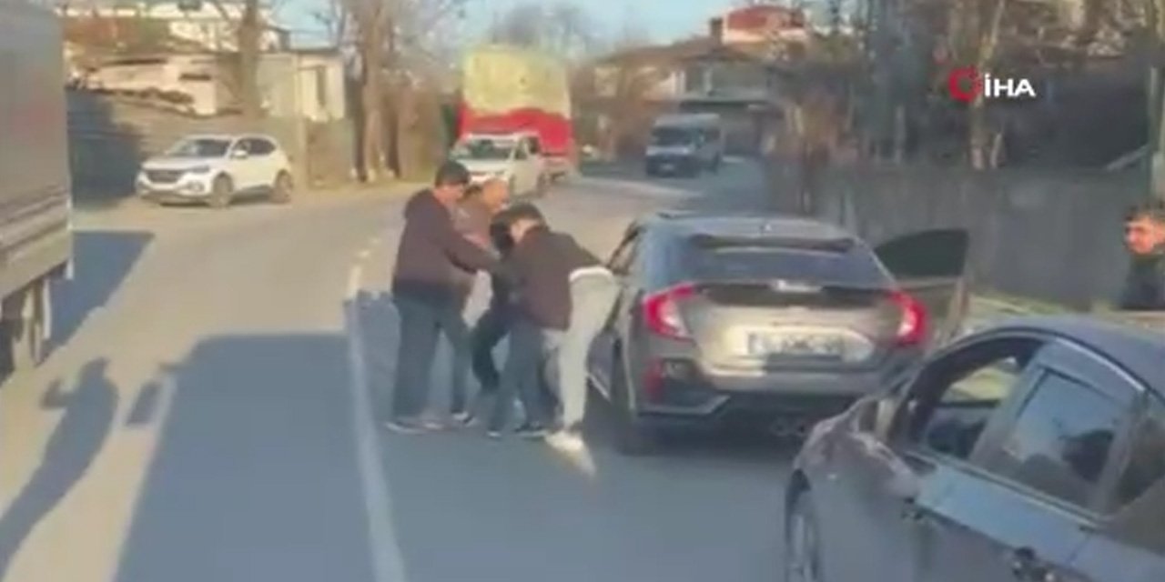 Yol verme tartışması kavgaya dönüştü