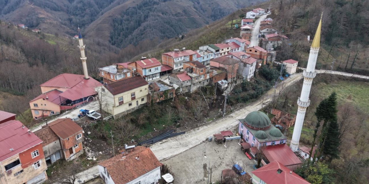 Bir adımla il değiştirip, bir dakika farkla iftar açıyorlar