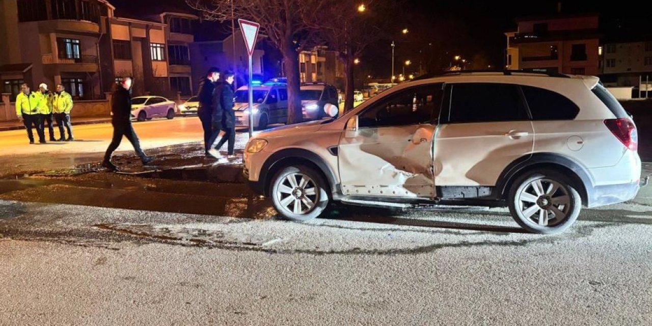 Otomobil ile motosiklet çarpıştı: 2 yaralı