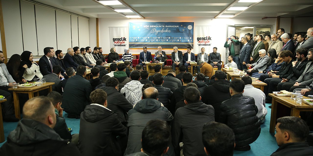 Gençlik ve Spor Bakanı Bak, Diyarbakır’da gençlerle buluştu